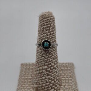 Size 5.75 Sterling Silver Turquoise Stone Tarnished Band Ring A3593